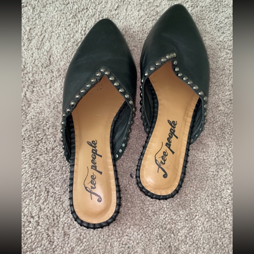 Free people / size 8 / black mule flats / worn